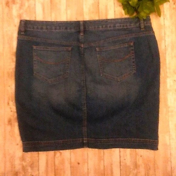 J. Jill women's denim skirt w/Zipper size 14 (J2) - Picture 3 of 3